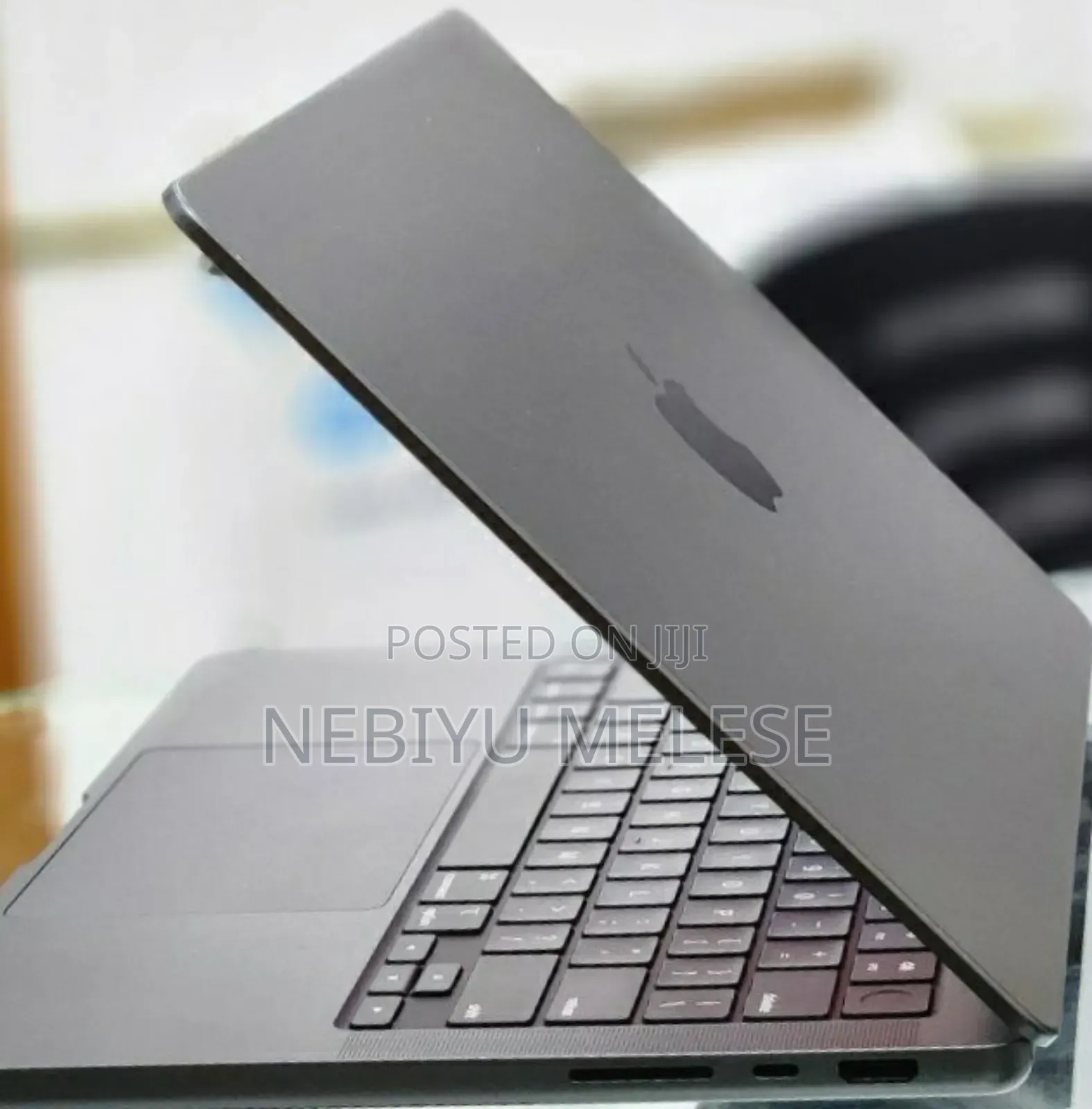 New Laptop Apple MacBook Pro 2024 M4 14-Inch 16GB Apple M4 SSD 512GB