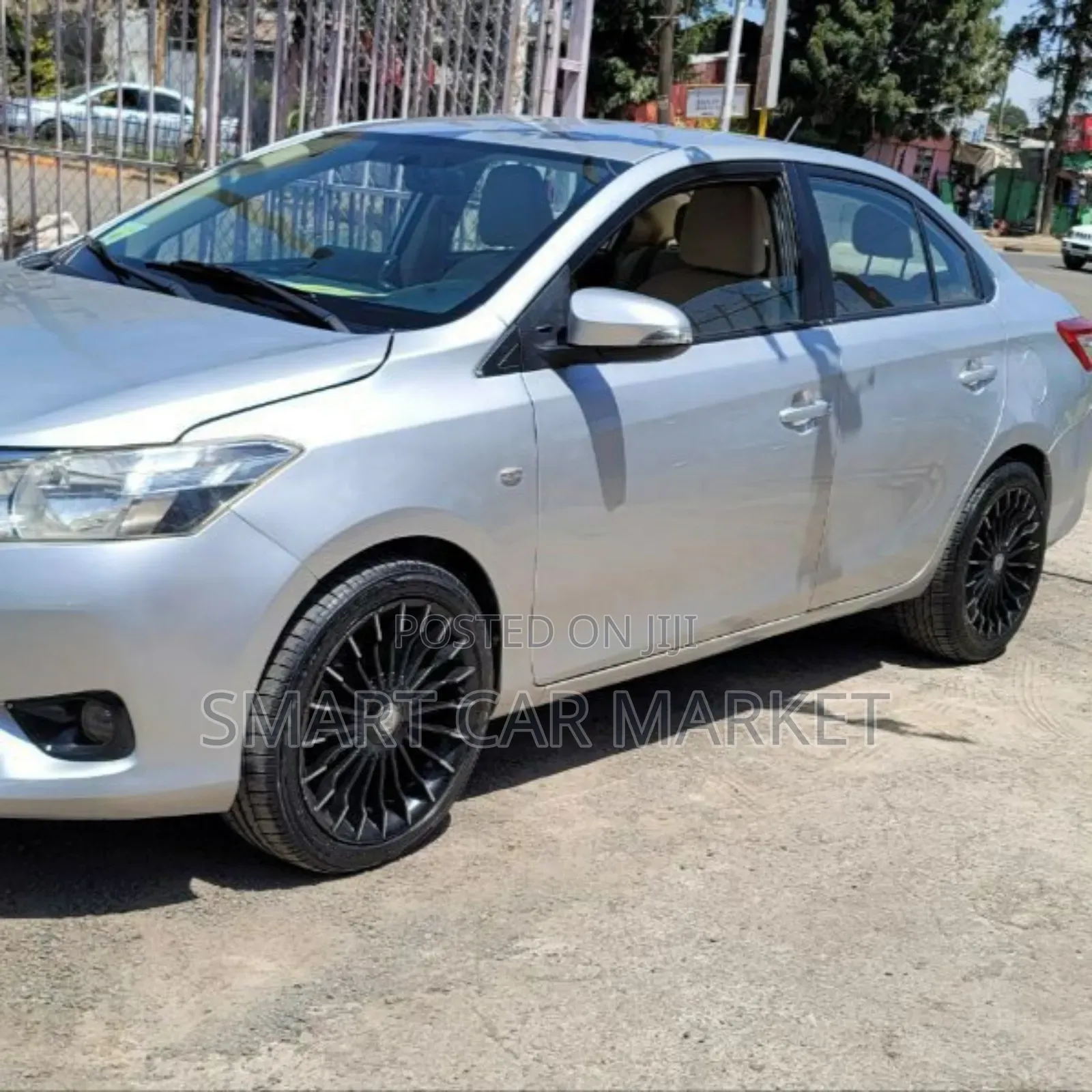 Toyota Yaris 2015 Silver