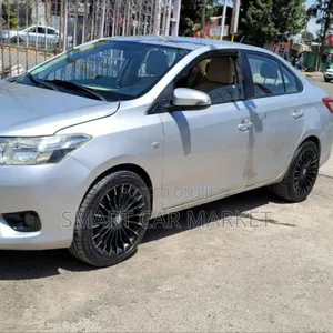 Toyota Yaris 2015 Silver