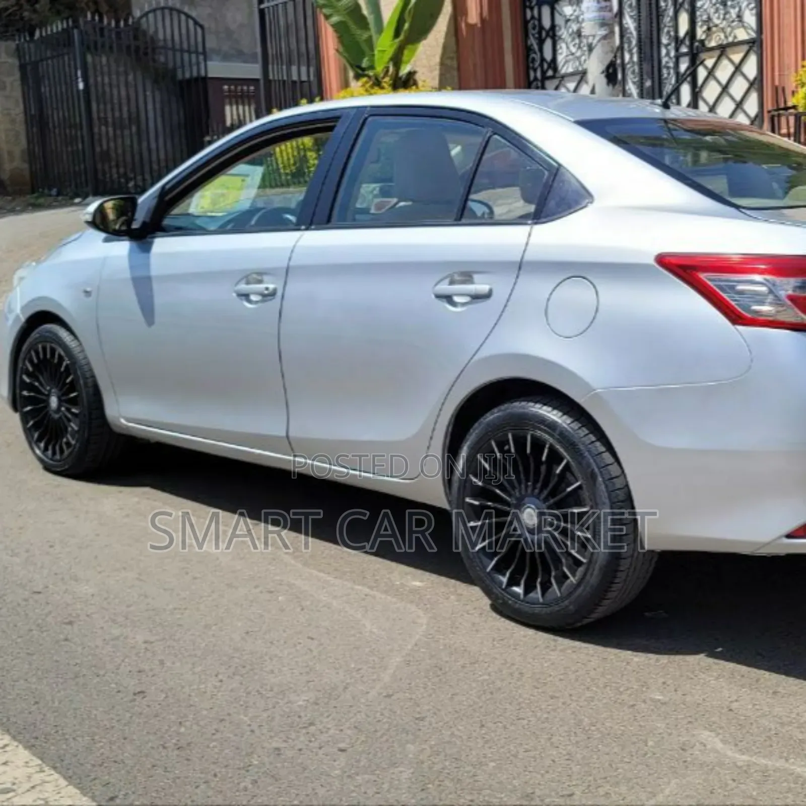 Toyota Yaris 2015 Silver