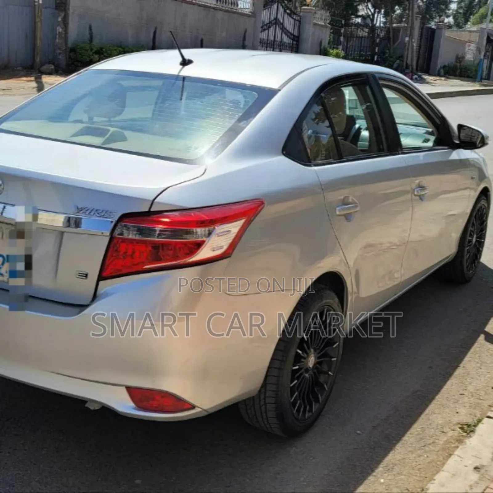 Toyota Yaris 2015 Silver