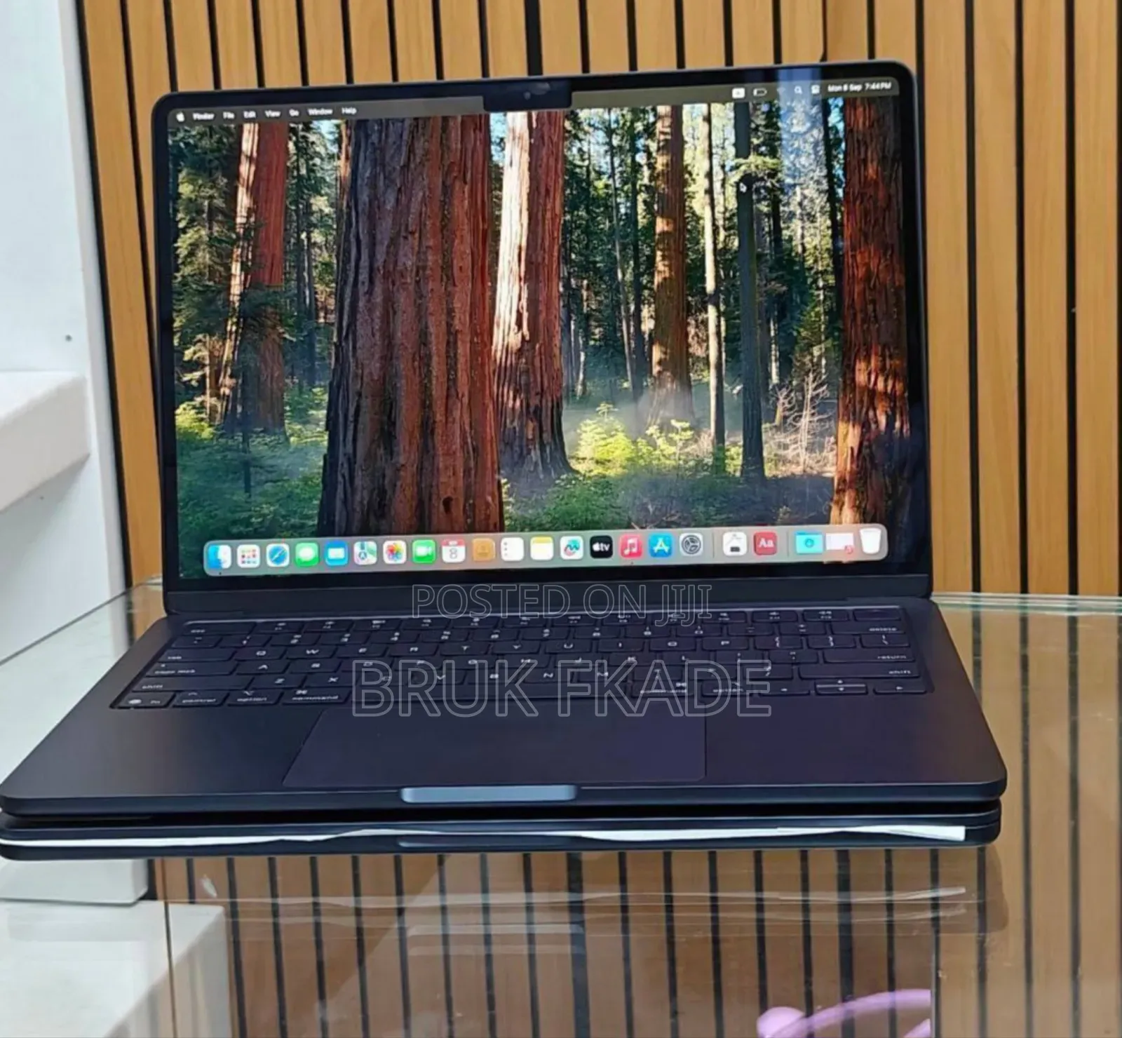 New Laptop Apple MacBook Air 2025 M4 13-Inch 16GB Apple M4 SSD 512GB