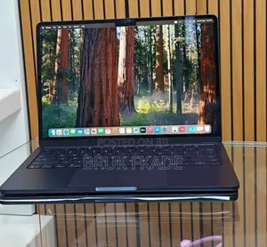 New Laptop Apple MacBook Air 2025 M4 13-Inch 16GB Apple M4 SSD 512GB