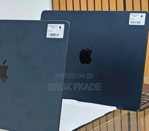 New Laptop Apple MacBook Air 2025 M4 13-Inch 16GB Apple M4 SSD 512GB