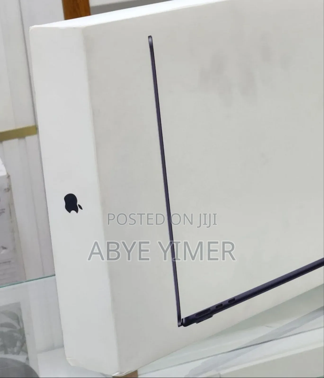 New Laptop Apple MacBook Air 2025 M4 13-Inch 8GB Intel Core M SSD 256GB