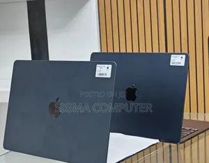 New Apple MacBook Air 2025 M4 13-Inch 16GB Intel Core I9 SSD 256GB