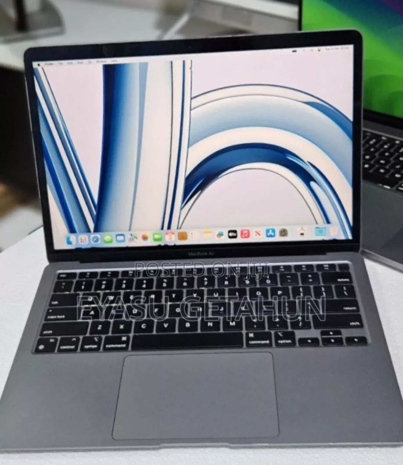 New Laptop Apple MacBook Air 2020 M1 8GB Apple M1 SSD 256GB