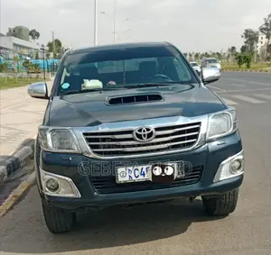 Toyota Hilux 2014 Gray