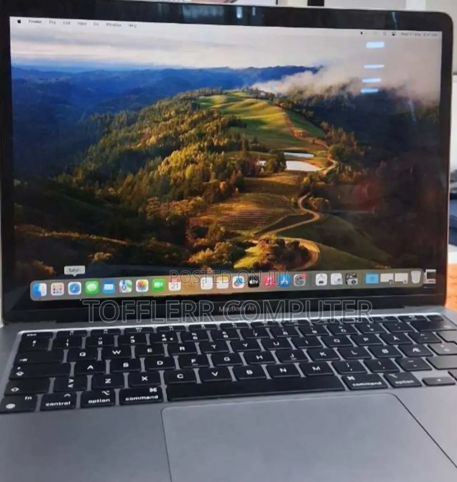New Laptop Apple MacBook Pro M1 8GB Intel Core I5 SSD 256GB