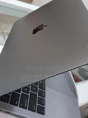 New Laptop Apple MacBook Pro 2017 16GB Intel Core I5 SSD 256GB