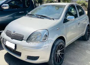 Toyota Vitz 2004 Silver