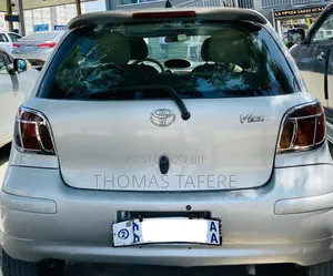 Toyota Vitz 2004 Silver