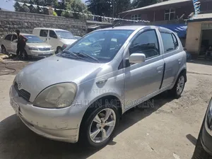 Toyota Vitz 2001 Silver