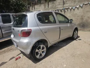 Toyota Vitz 2001 Silver