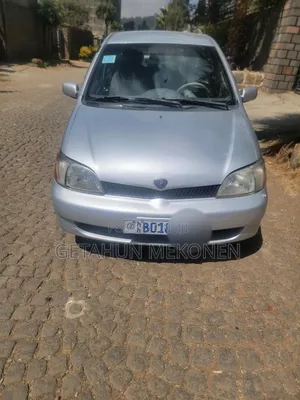Toyota Platz 2002 Silver