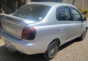 Toyota Platz 2002 Silver