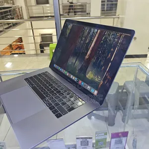 New Laptop Apple MacBook Pro 2017 32GB Intel Core I7 SSD 256GB