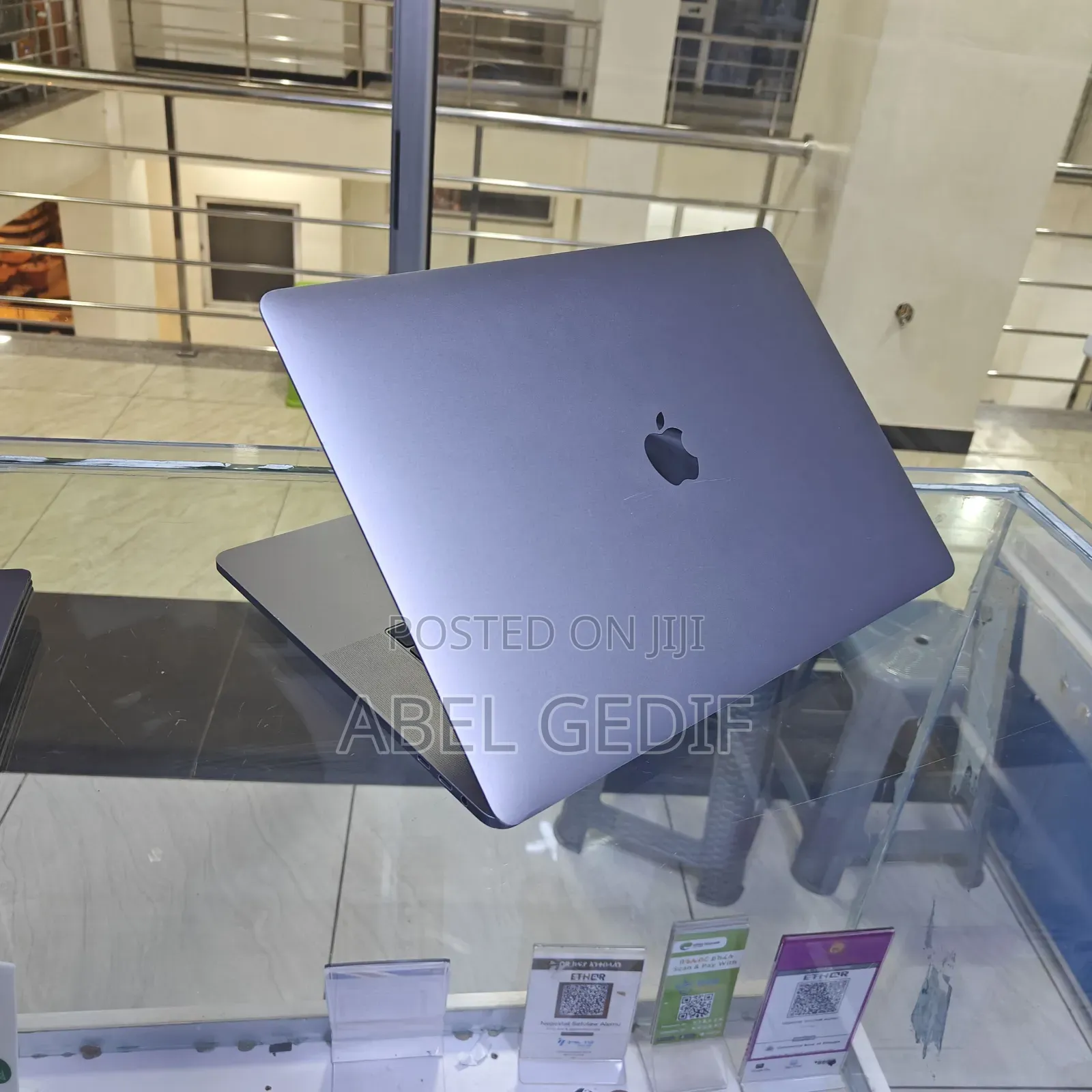 New Laptop Apple MacBook Pro 2017 32GB Intel Core I7 SSD 256GB