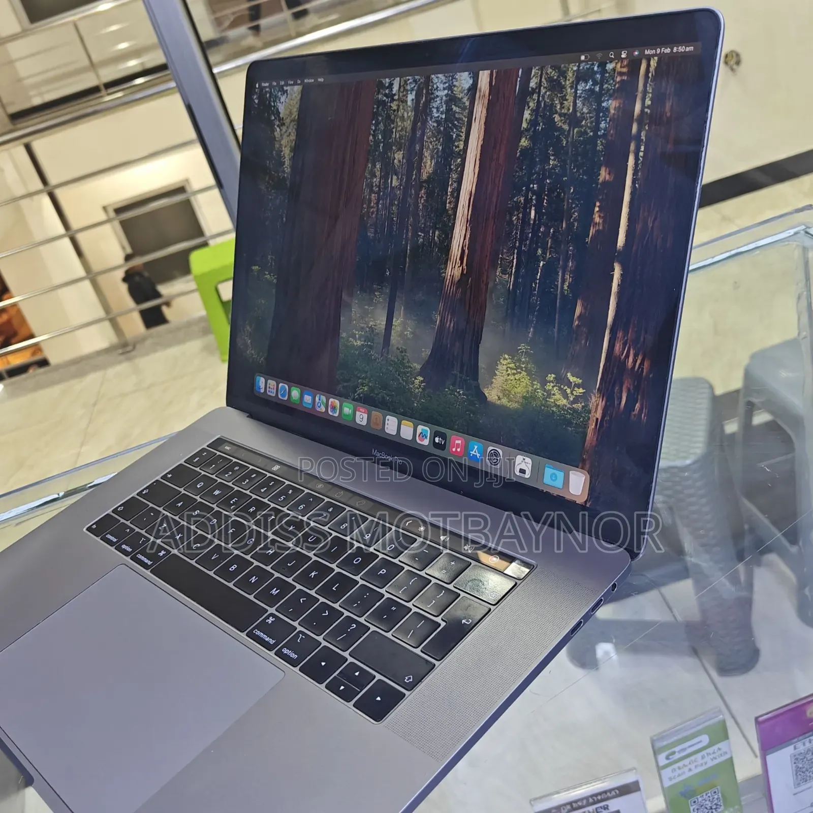 New Laptop Apple MacBook Pro 2019 8GB Intel Core I9 SSD 256GB