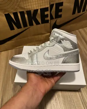 Air Jordan 1 Retro High Co.Jp/ Metallic Silver /Neutral Grey