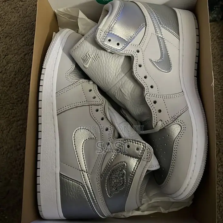 Air Jordan 1 Retro High Co.Jp/ Metallic Silver /Neutral Grey