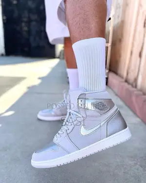 Air Jordan 1 Retro High Co.Jp/ Metallic Silver /Neutral Grey