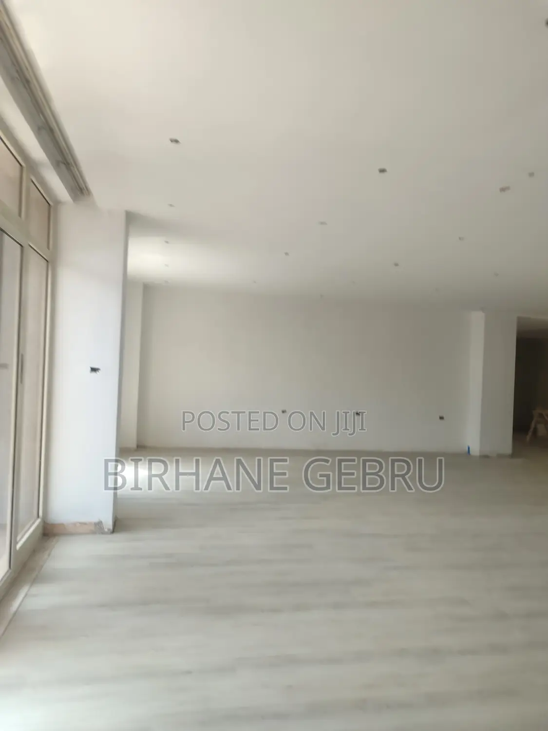 Space Rent for Supermarket Eletronics.Pharmacy.Giftway