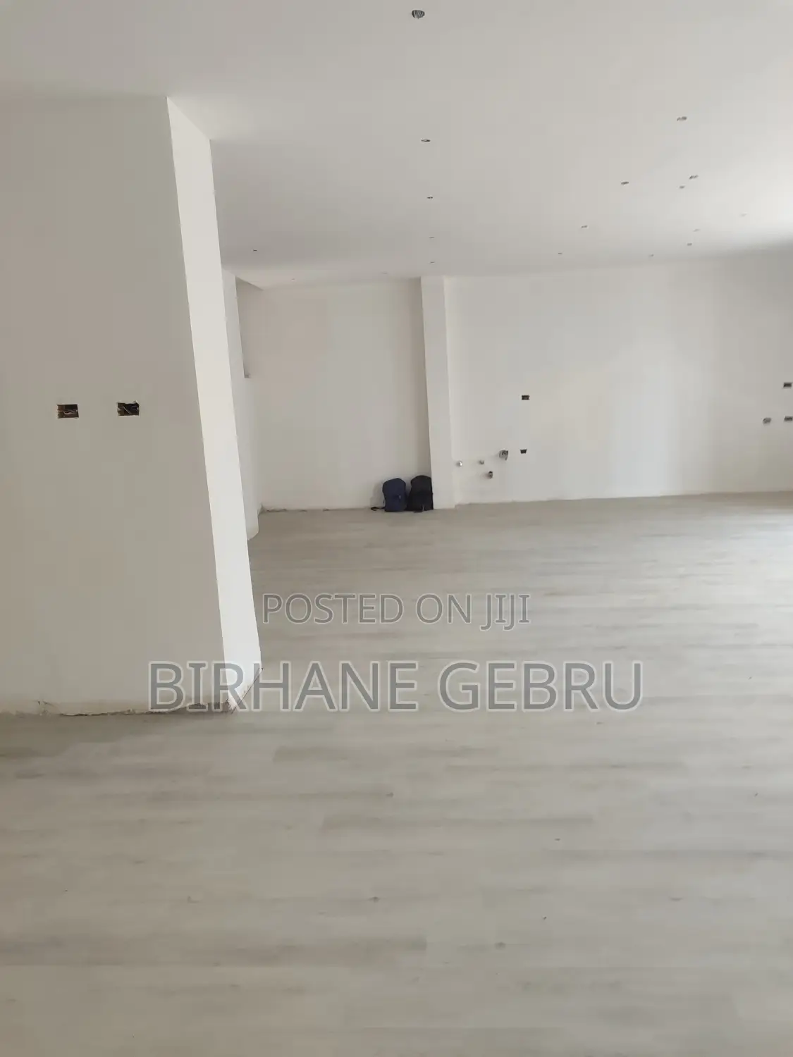 Space Rent for Supermarket Eletronics.Pharmacy.Giftway