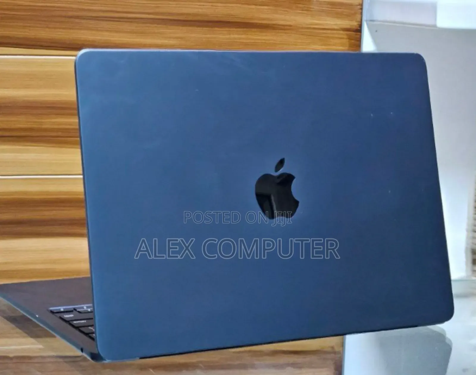 New Laptop Apple MacBook Air 2025 M4 13-Inch 16GB Apple M4 SSD 256GB