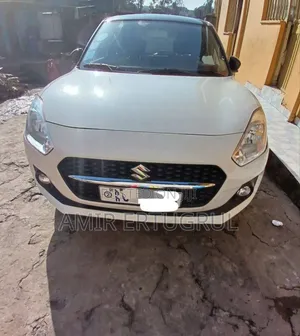 Suzuki Swift 2022 White