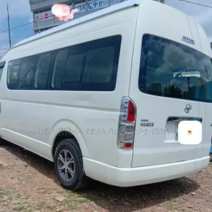 Toyota HiAce 2022 White