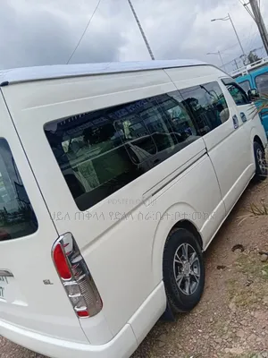 Toyota HiAce 2022 White