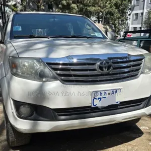 Toyota Fortuner 2013 White