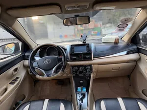 Toyota Yaris 2015 Brown