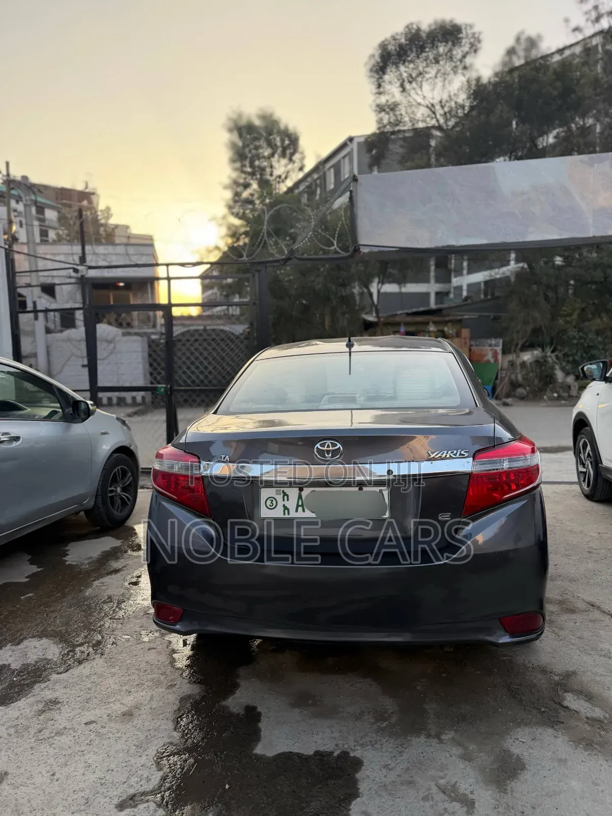 Toyota Yaris 2015 Brown