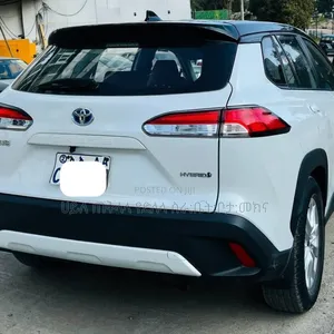 Toyota Corolla Cross Hybrid 2024 White