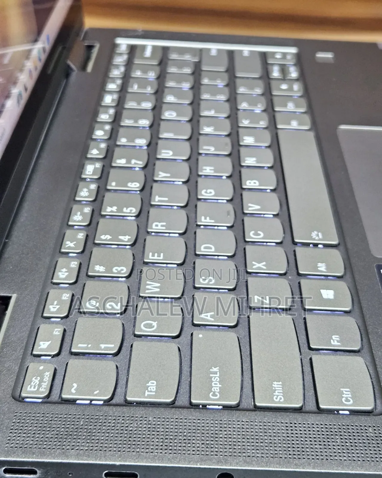 New Laptop Lenovo Yoga 7i 12GB Intel Core I5 SSD 512GB