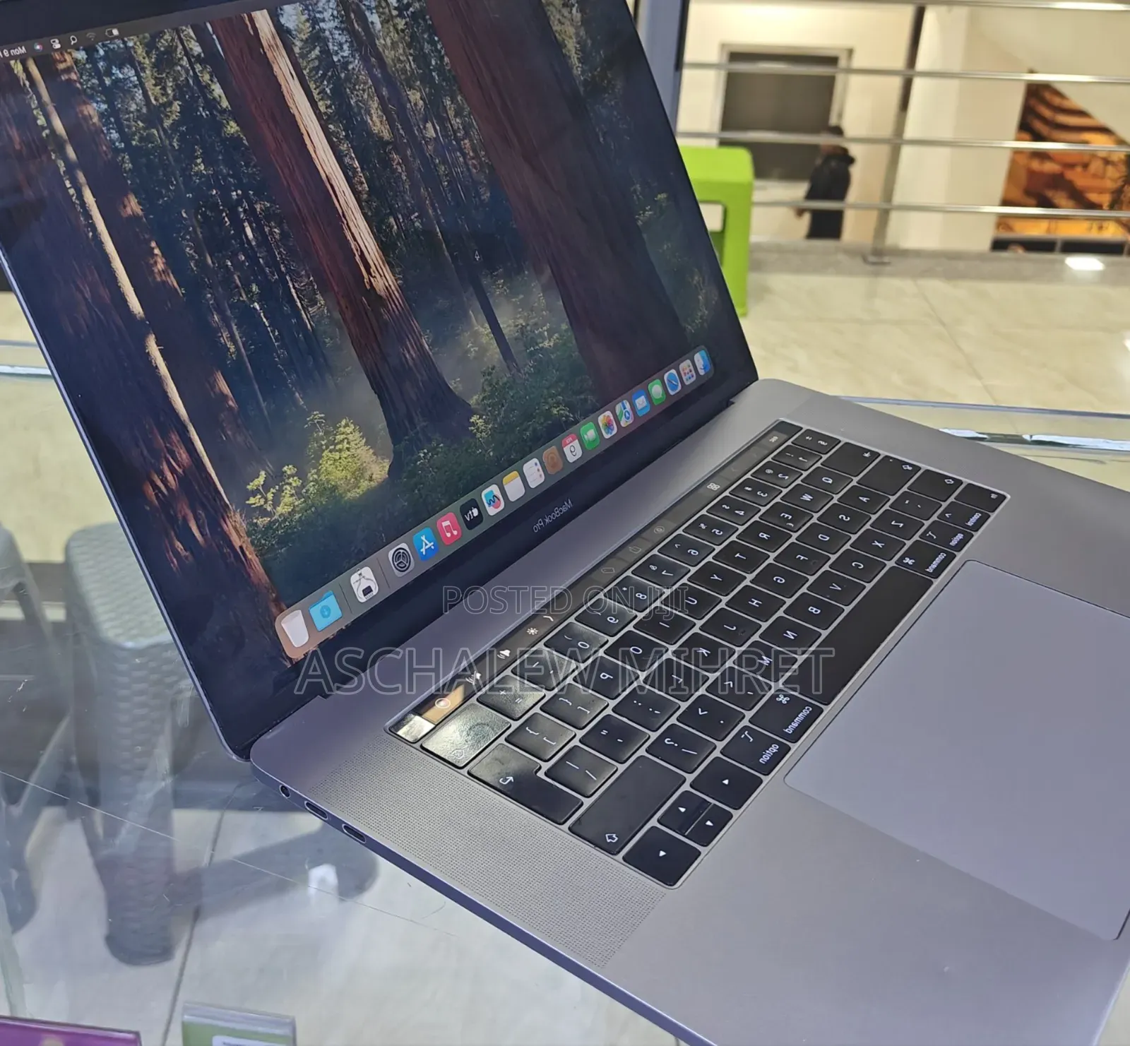 New Laptop Apple MacBook Pro 2019 32GB Intel Core I7 SSD 256GB