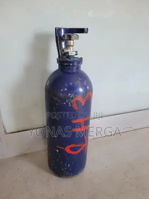 Oxygen Cylinder(10litter)Cylinders Like This Are Use in Various Field