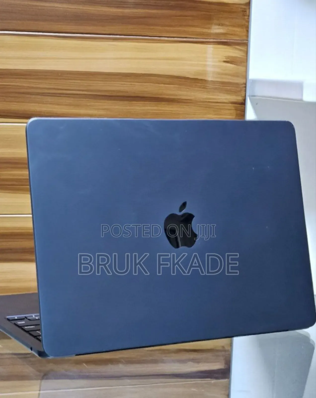 New Laptop Apple MacBook Pro 2024 M4 14-Inch 16GB Apple M4 SSD 256GB
