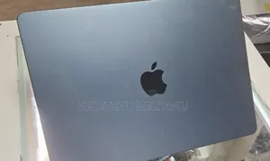 New Laptop Apple MacBook Air 2025 M4 13-Inch 16GB Apple M4 SSD 256GB