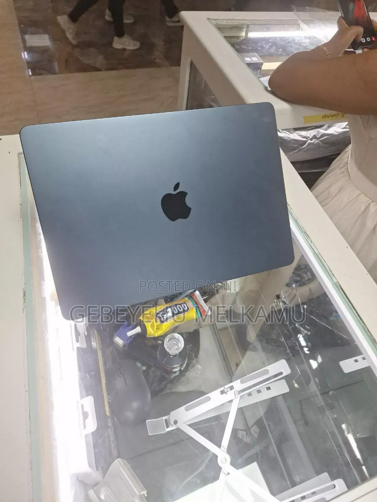 New Laptop Apple MacBook Air 2025 M4 13-Inch 16GB Apple M4 SSD 256GB