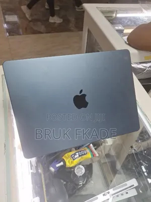 New Laptop Apple MacBook Air 2025 M4 13-Inch 16GB Apple M4 SSD 256GB