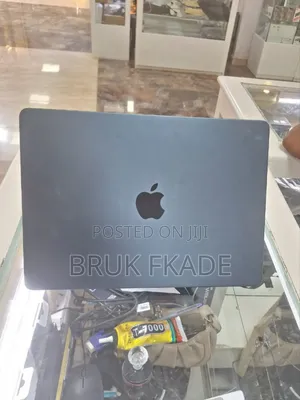 New Laptop Apple MacBook Air 2025 M4 13-Inch 16GB Apple M4 SSD 256GB