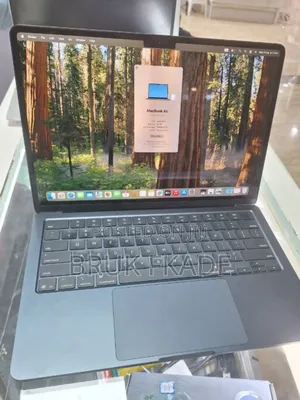 New Laptop Apple MacBook Air 2025 M4 13-Inch 16GB Apple M4 SSD 256GB