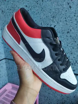 Nike Air Jordan 1mid - Brand New - Original