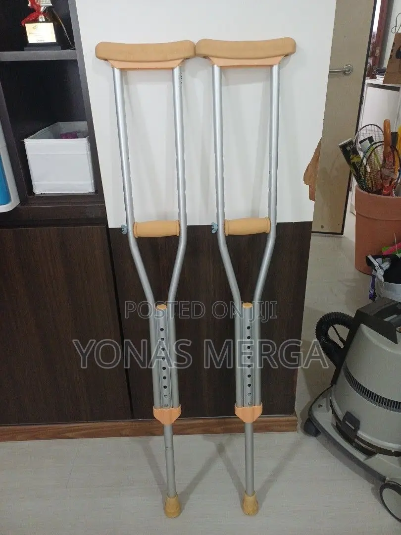 Aluminum Crutches忤亘rehabilitation.Breg Crutches Are Available