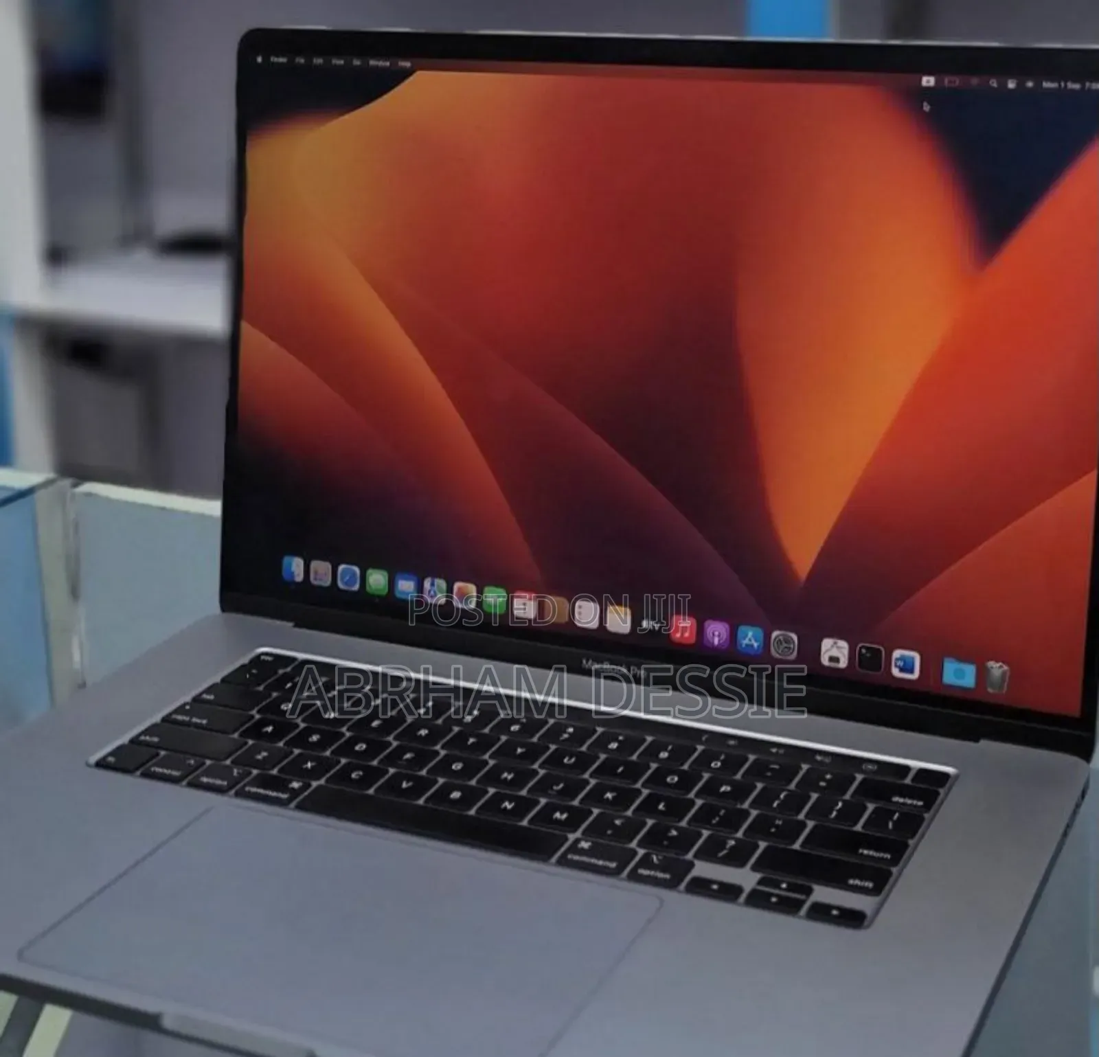 New Laptop Apple MacBook Pro 2019 32GB Intel Core I7 SSD 256GB