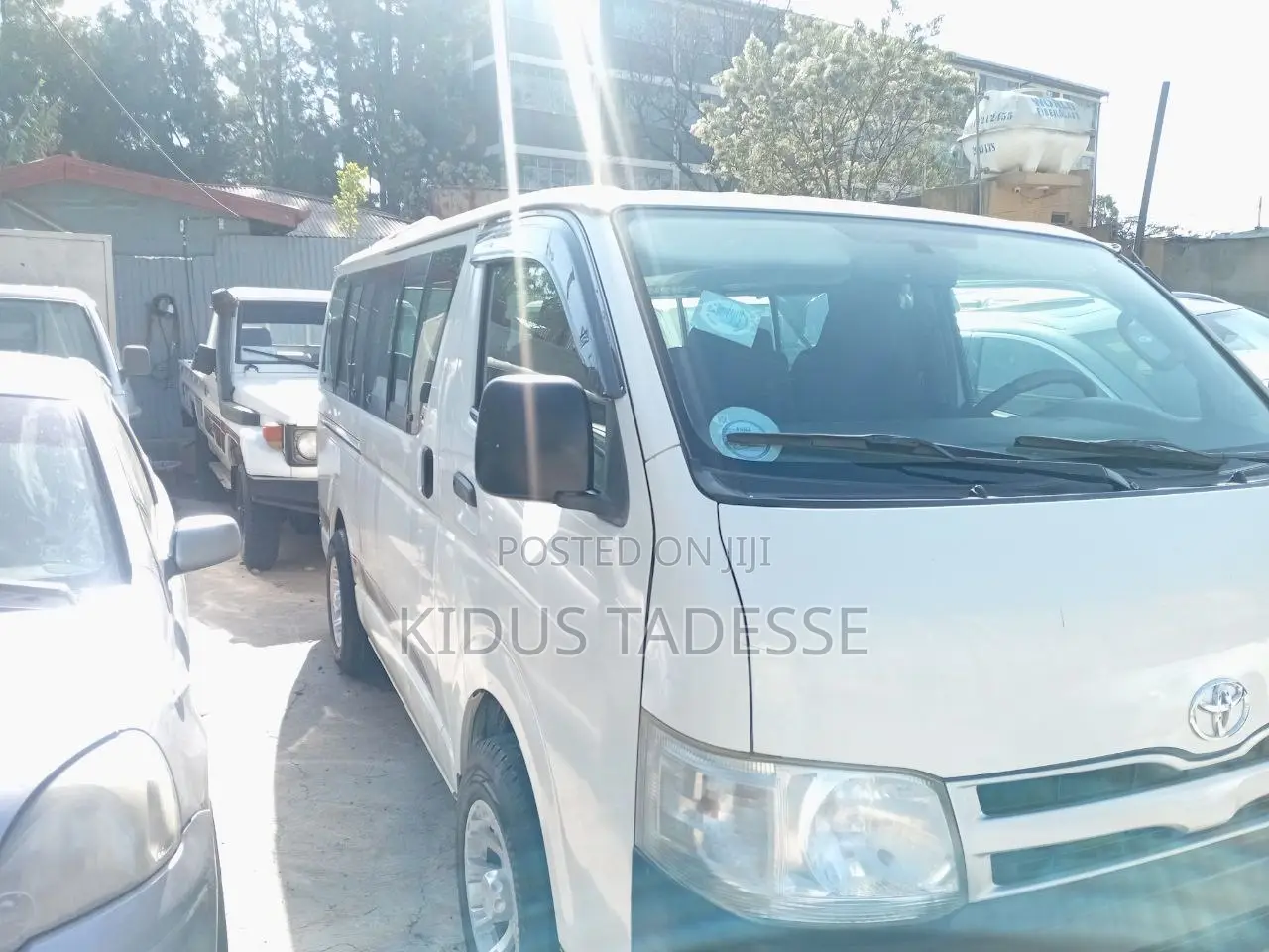 Toyota HiAce 2011 White