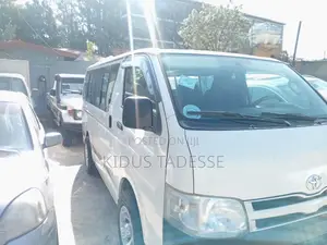 Toyota HiAce 2011 White